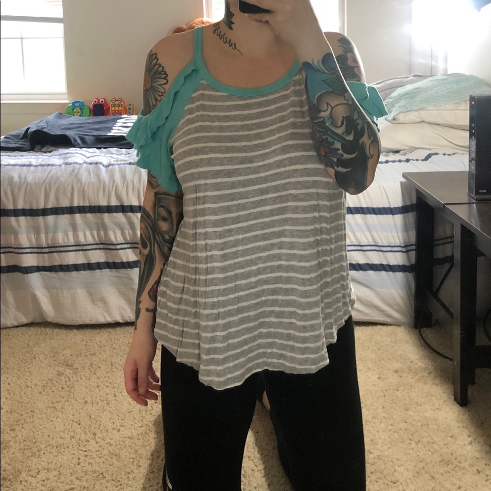❌ [SOLD] ❌ Cold shoulder Top